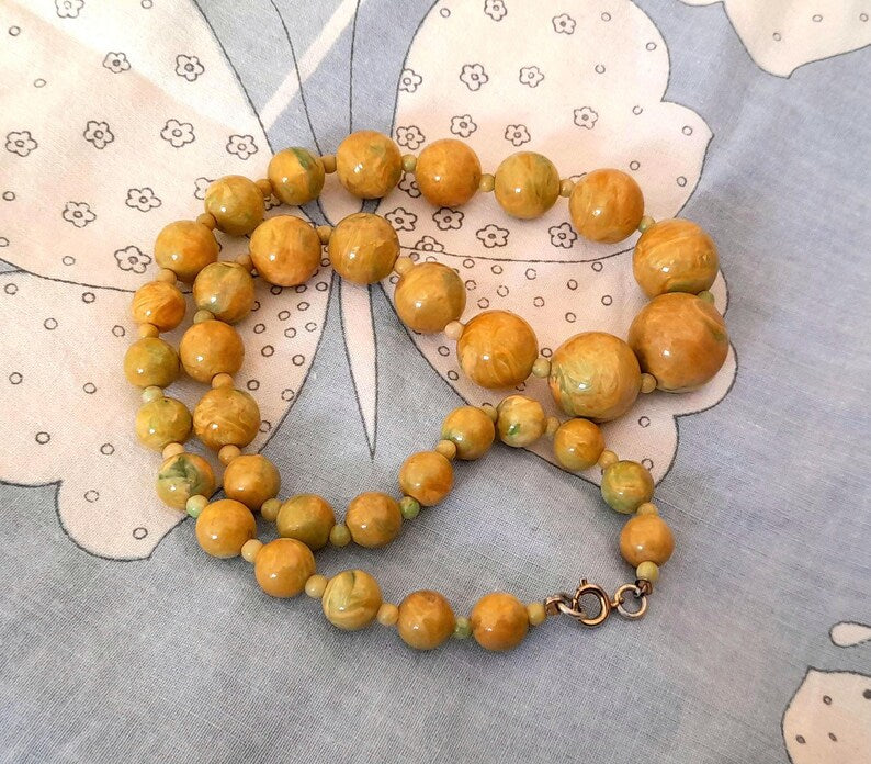 Vintage 60s Graduated Wood Bead Necklace