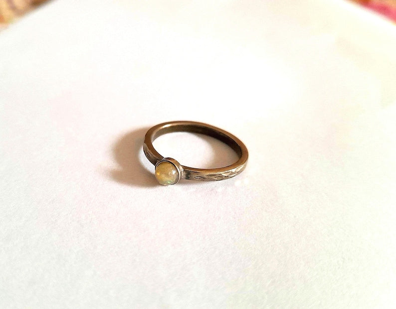 Antique Silver White Opal Gemstone Ring