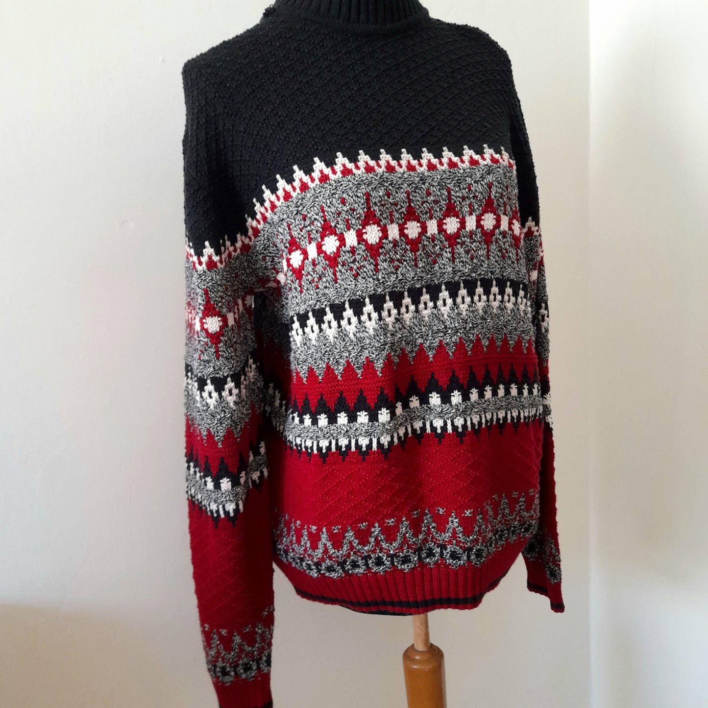 Vintage JANTZEN Black & Red Geometric Knit Jumper