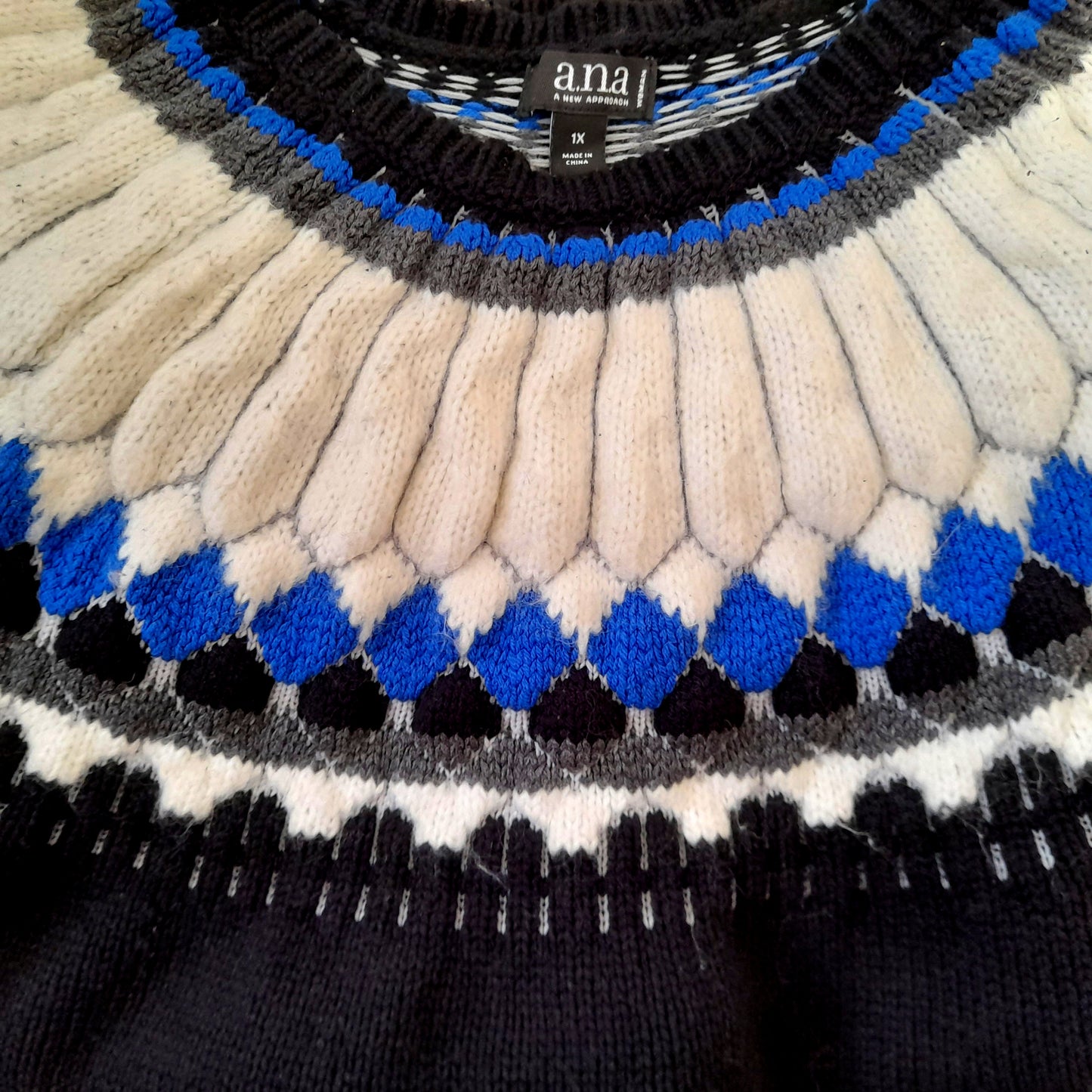 Vintage 90s Black Grey White Blue Embroidered Collar Jumper