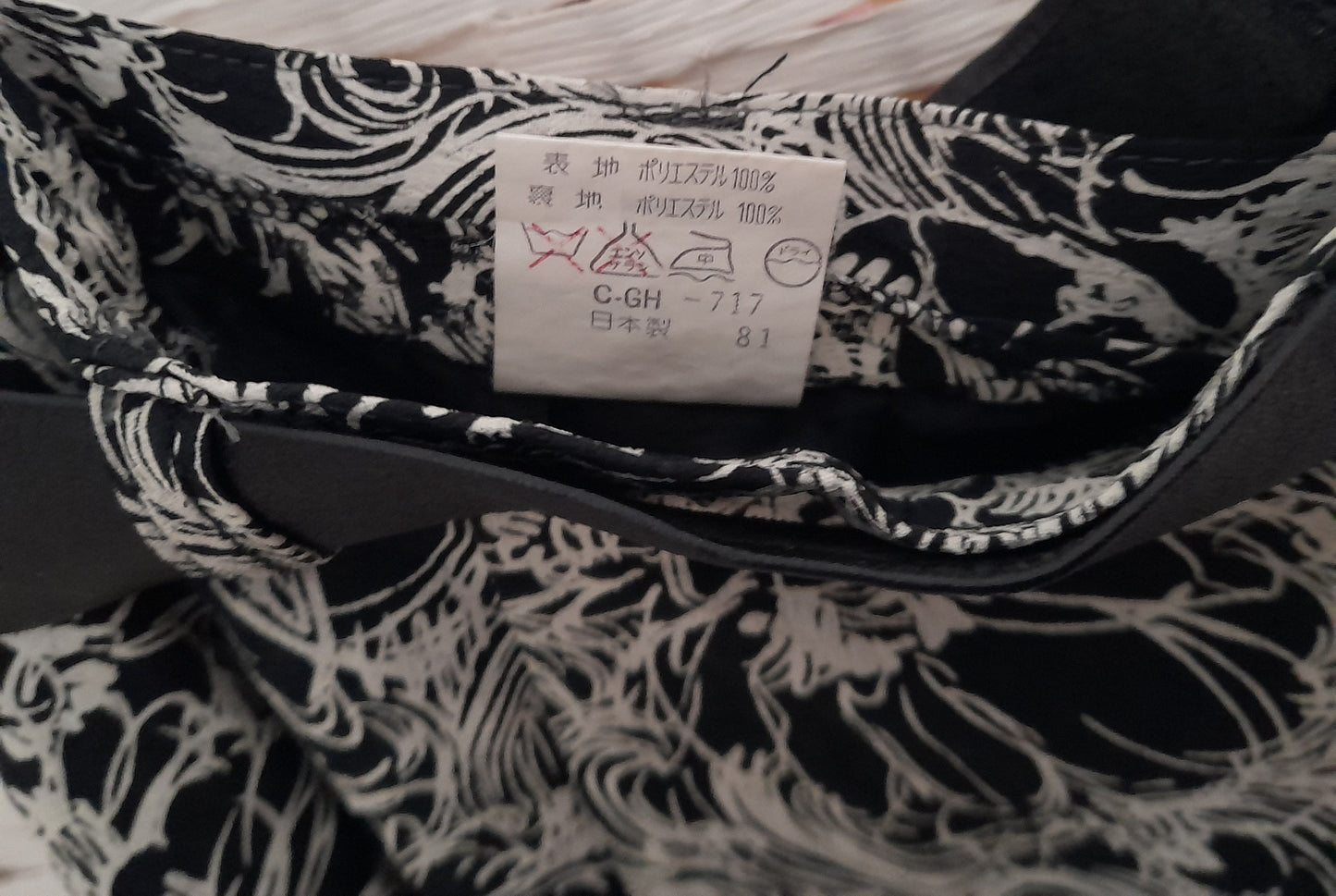 Vintage 1970s Monochrome Floral Belted Button Cropped Culotte Pants