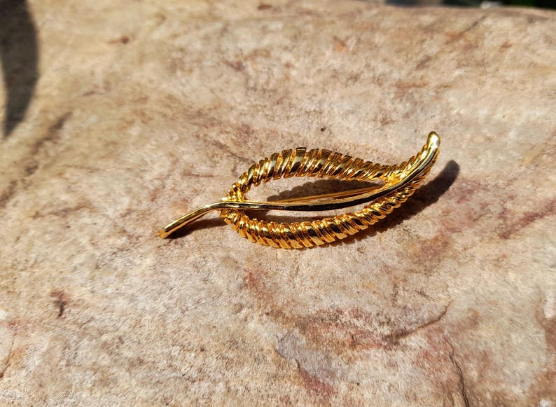 Gold Plated Vintage Leaf Pin Brooch