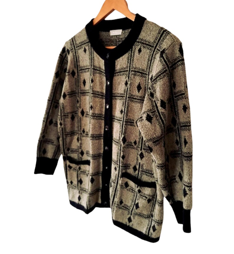 Vintage 80s Oatmeal Beige Black Diamond Knit Check Cardigan