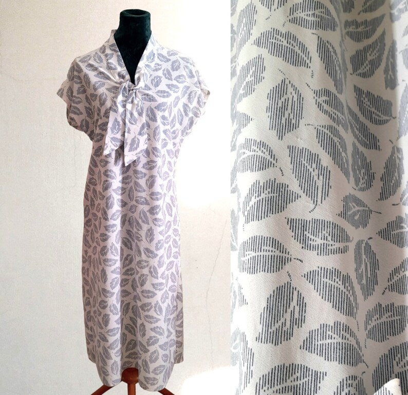Vintage 70s LITTLEWOODS Leaf Print Tie Dress