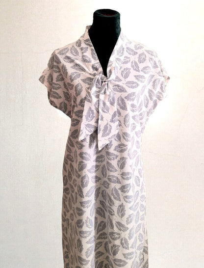 Vintage 70s LITTLEWOODS Leaf Print Tie Dress