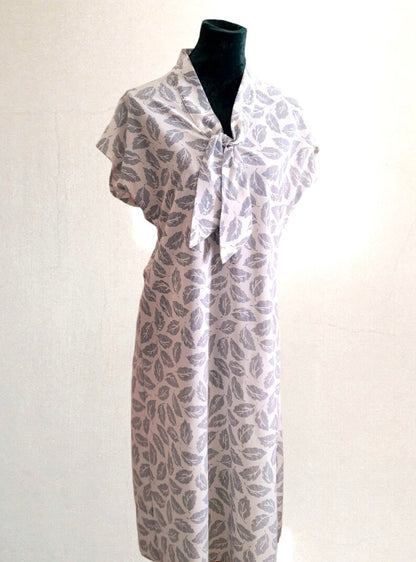 Vintage 70s LITTLEWOODS Leaf Print Tie Dress