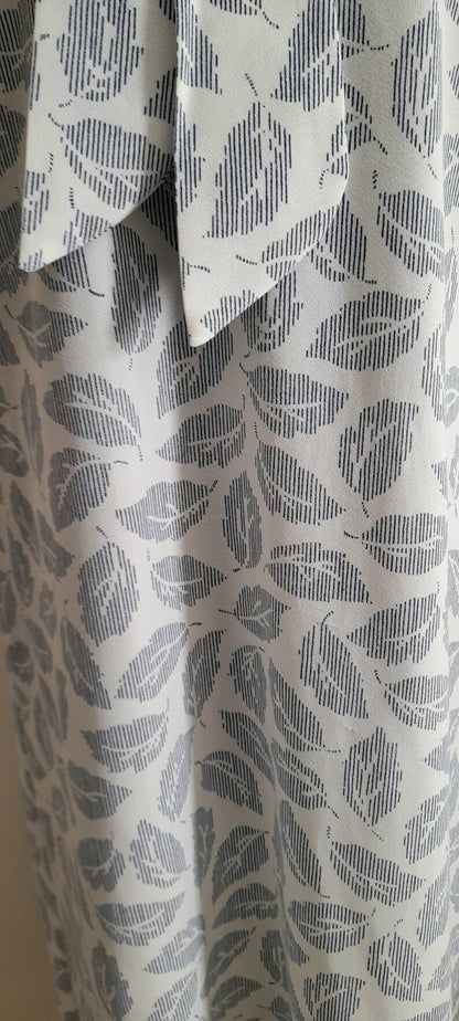 Vintage 70s LITTLEWOODS Leaf Print Tie Dress