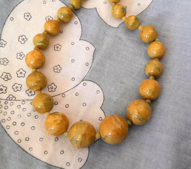 Vintage 60s Graduated Wood Bead Necklace