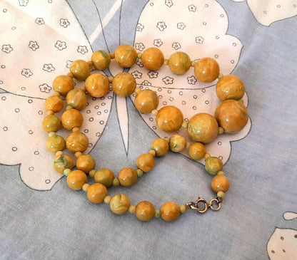 Vintage 60s Graduated Wood Bead Necklace