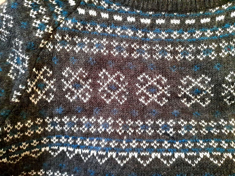 Vintage Y2K Esmara Grey White Teal Green Icelandic Slim Fit Knitted Sweater