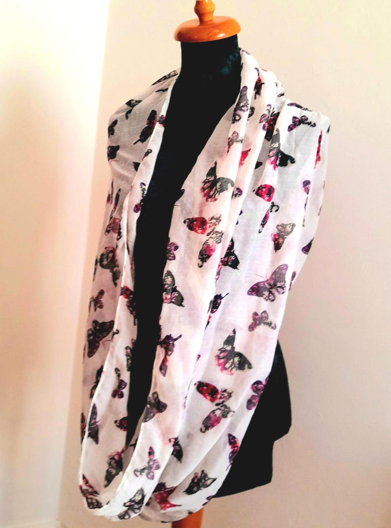 Vintage Y2k 2000s White Pink Purple Butterfly Print Snood Scarf/Shawl