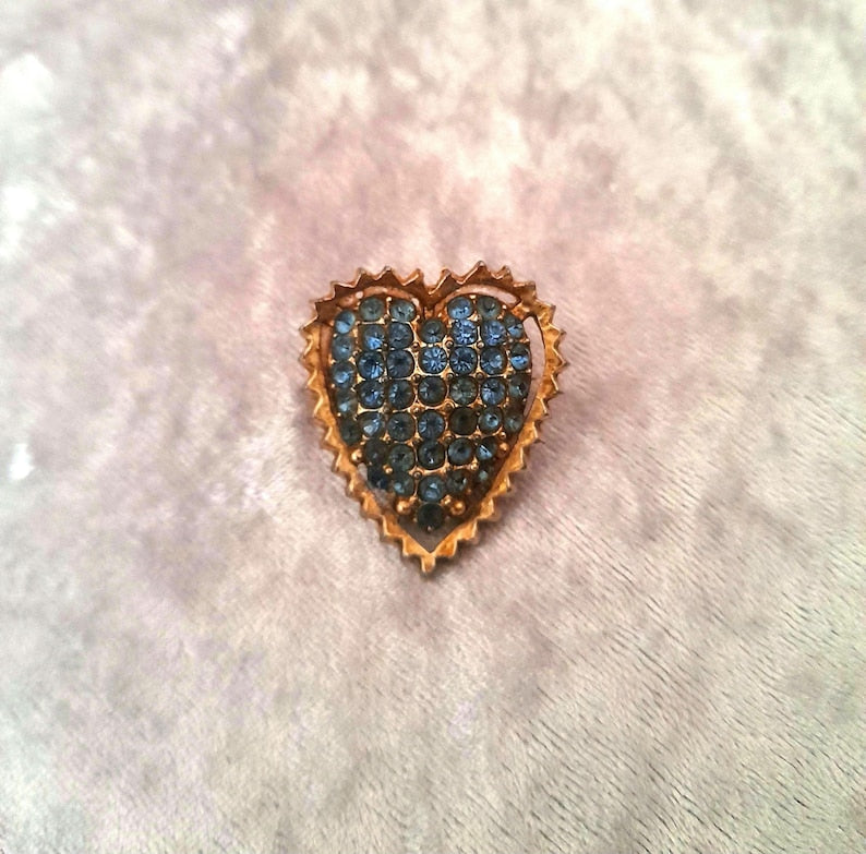 Vintage 1950s Goldtone Metal Light Blue Sparkling Studded Rhinestone Heart Pin Brooch
