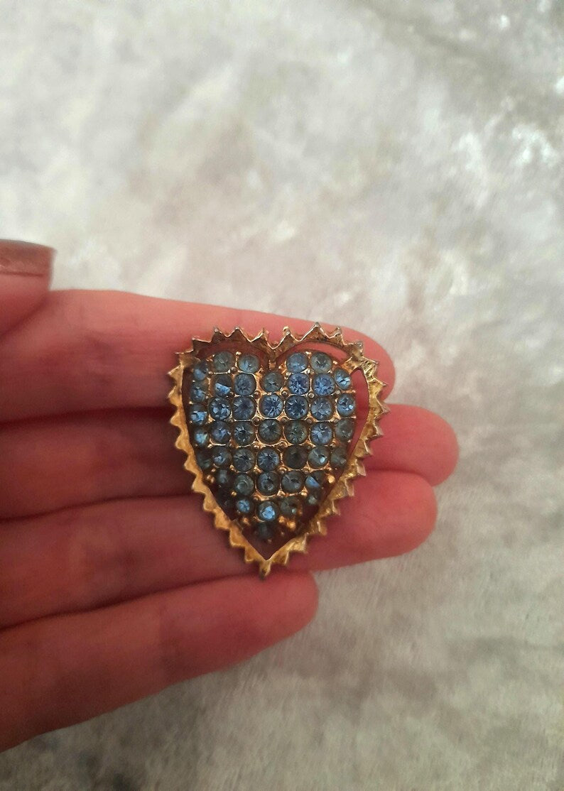 Vintage 1950s Goldtone Metal Light Blue Sparkling Studded Rhinestone Heart Pin Brooch